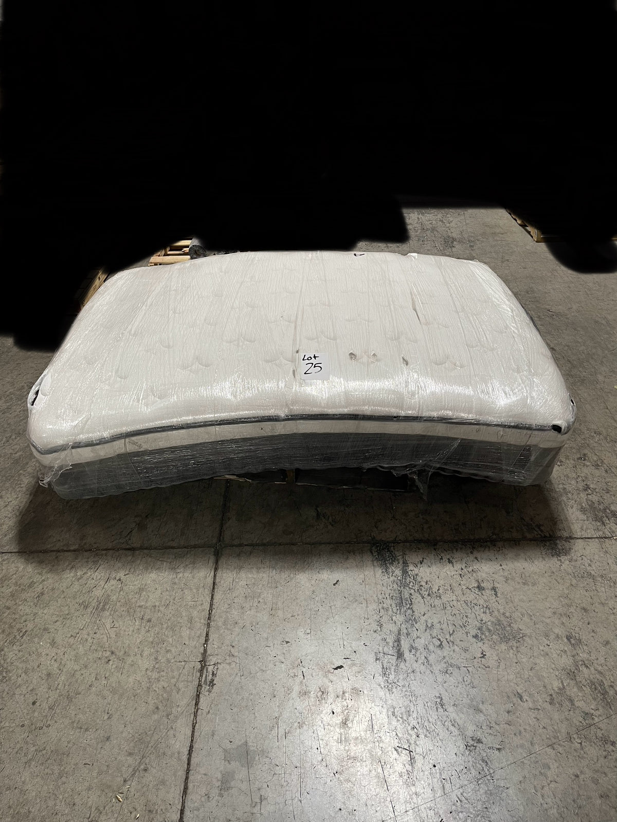 16d Lot #25 Chevni Mattress ( some marks on it )