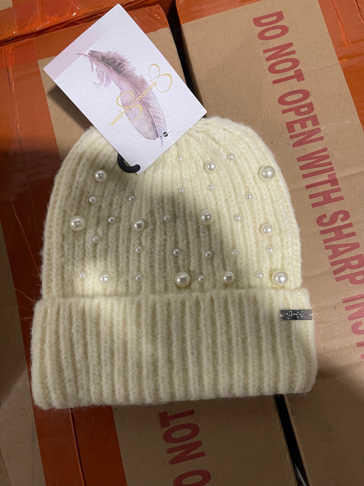 17c Lot #15 Pallet Of Jessica Simpson Cozy Knit Cuffed Beanies Ivory Pearl