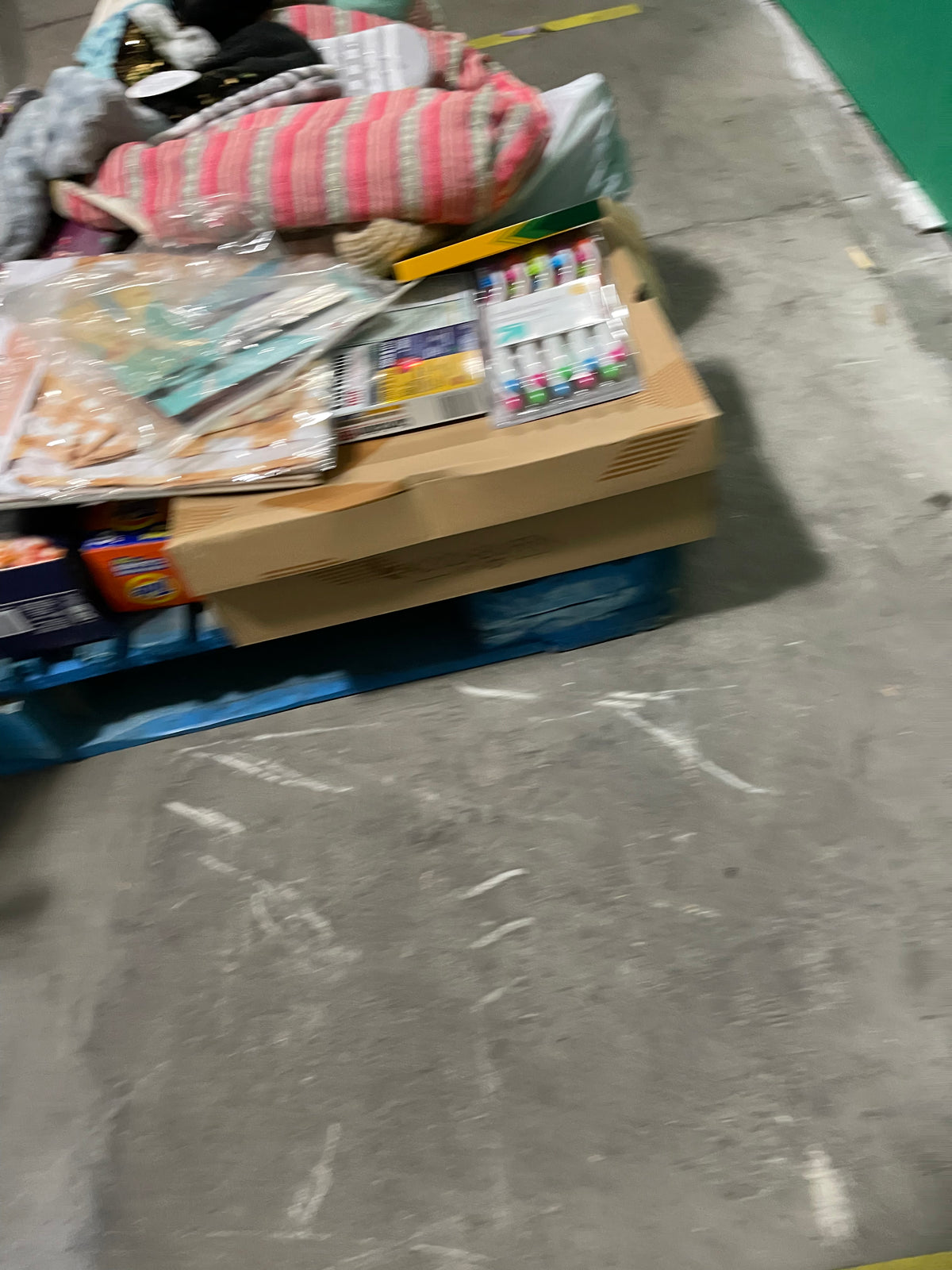 16e Lot #2 Pallet Of Assorted Home Goods And Art Supplies See Photos!