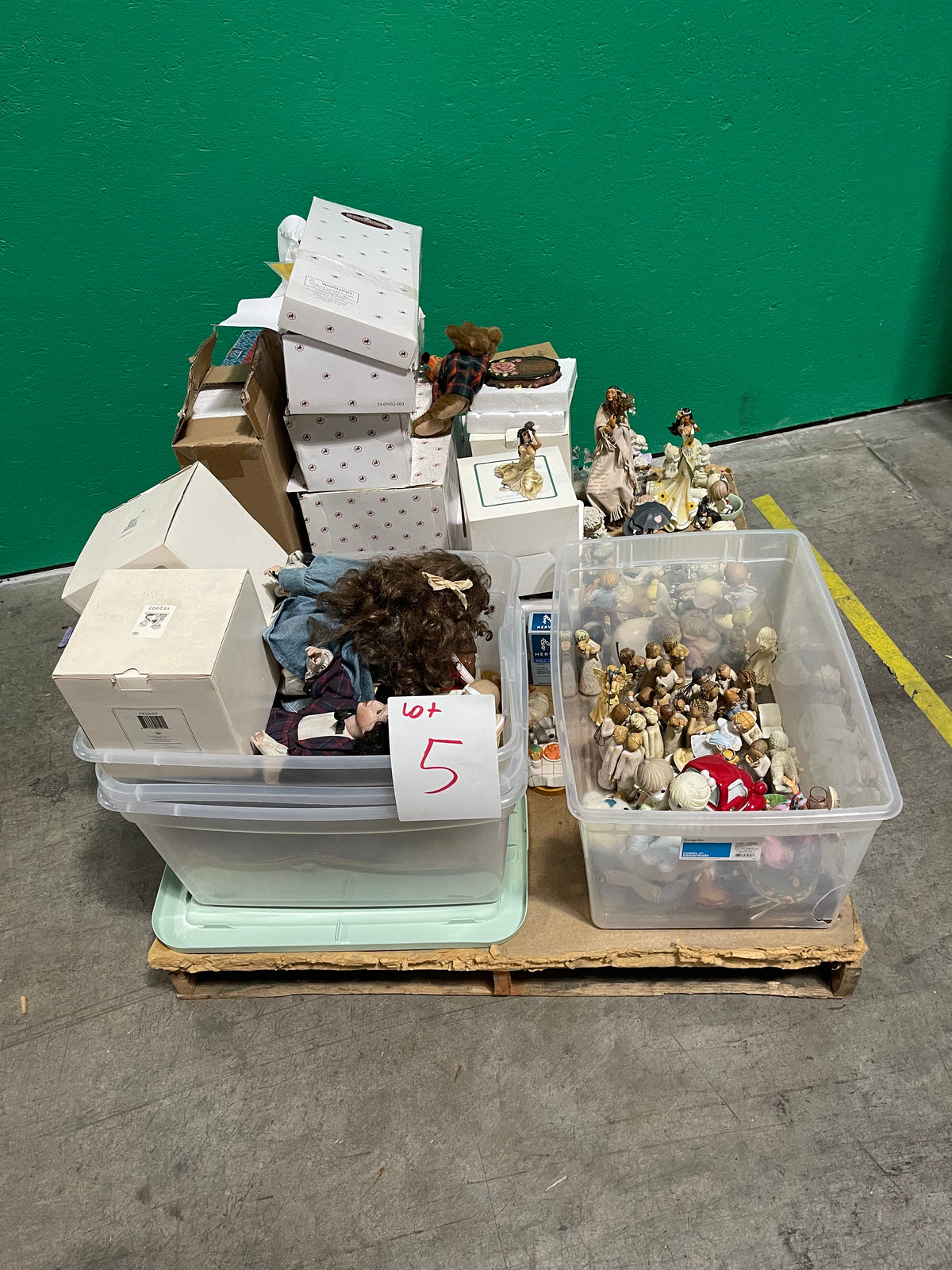 16c Lot #5 Pallet Of Vintage Dolls And Statues See Photos