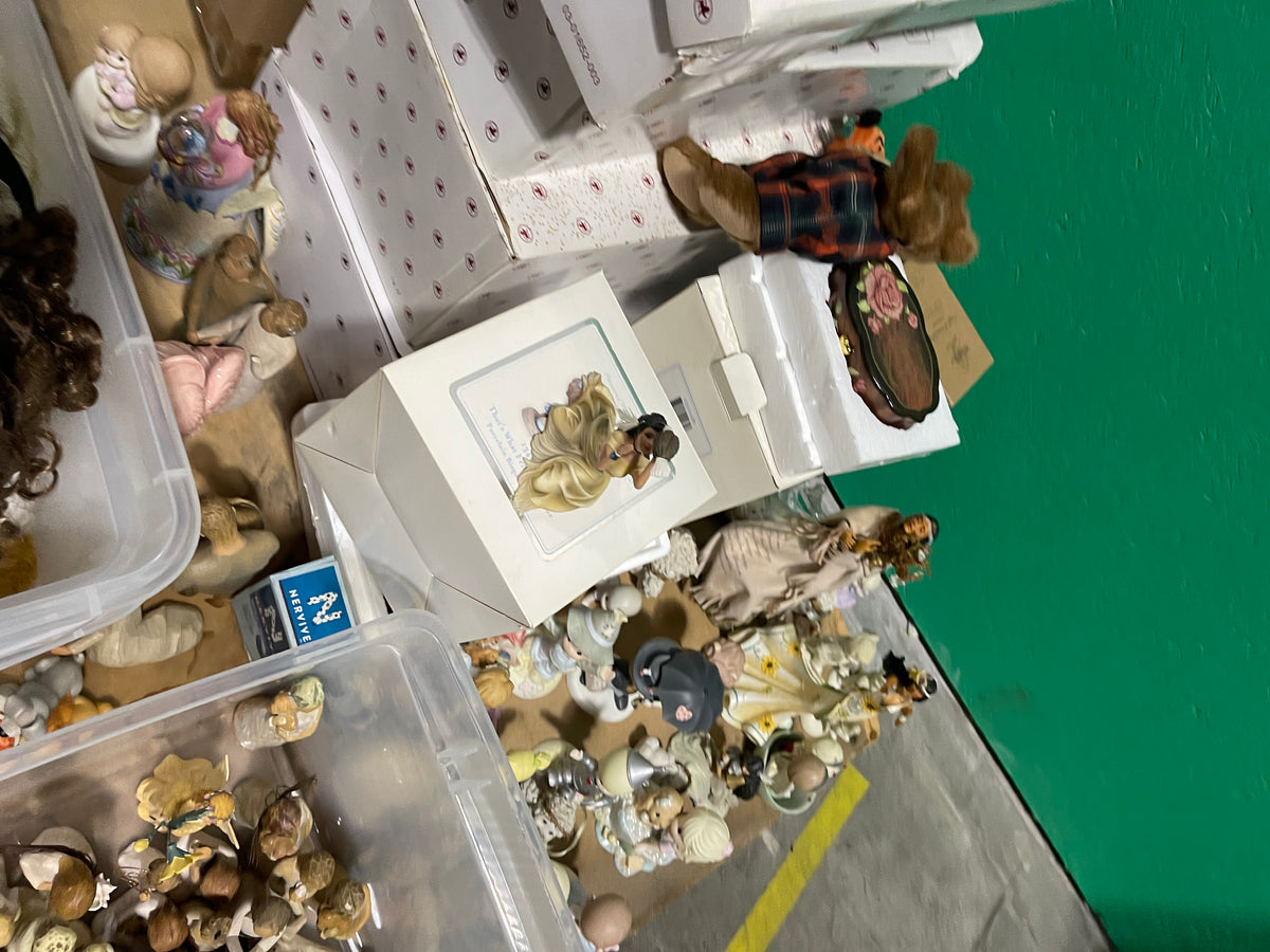 16c Lot #5 Pallet Of Vintage Dolls And Statues See Photos