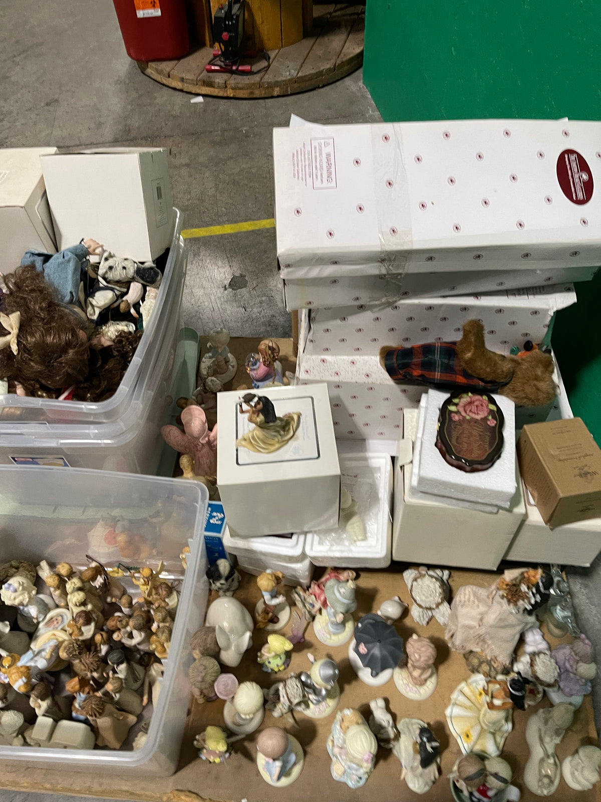 16c Lot #5 Pallet Of Vintage Dolls And Statues See Photos