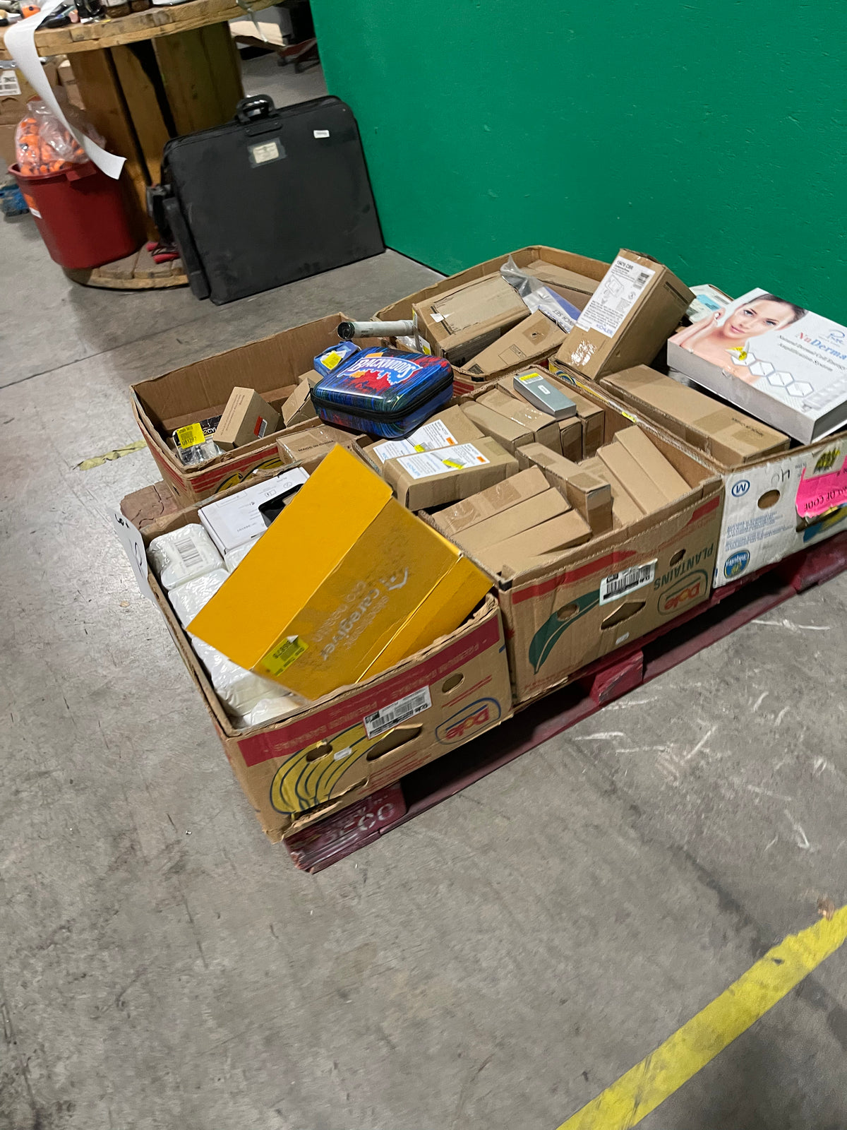 17d Lot #19 Pallet Of Assorted Hardware , Various Home Goods, Electronics And More!