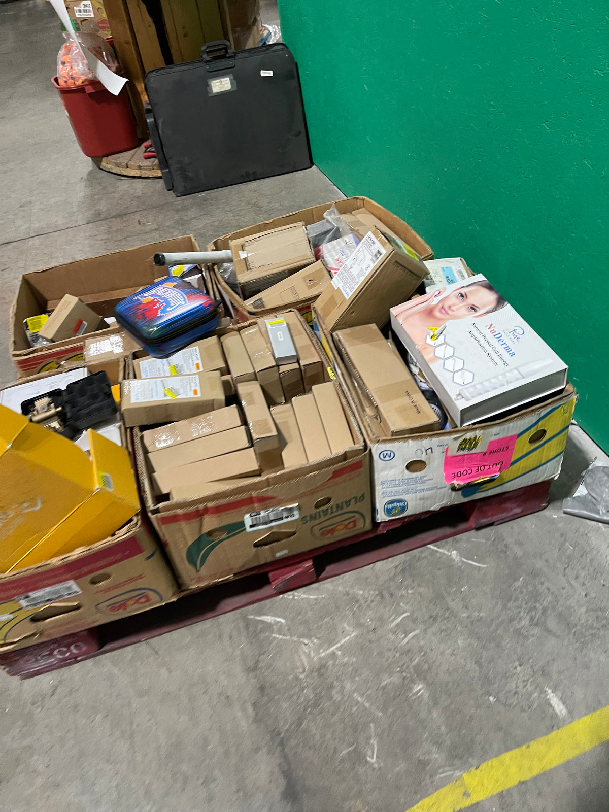 17d Lot #19 Pallet Of Assorted Hardware , Various Home Goods, Electronics And More!