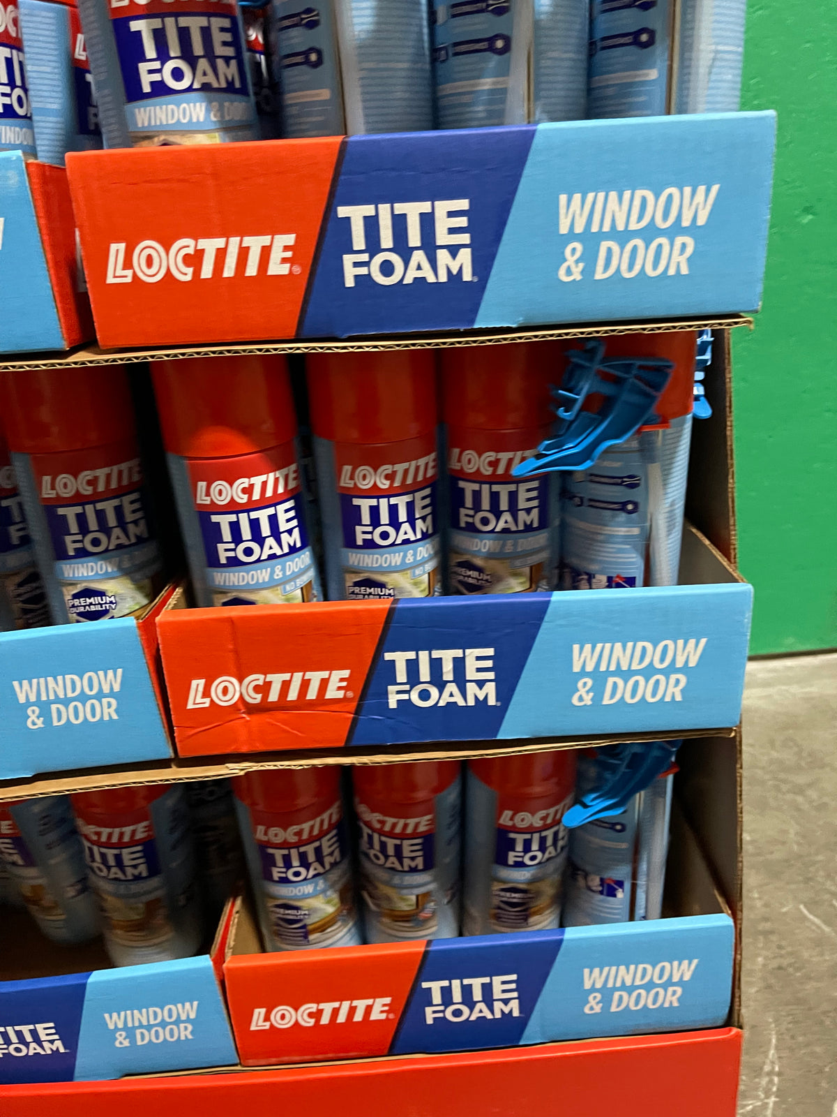 16a Lot #25 Pallet Of Loctite Tite Foam Window And Door In A Floor Display