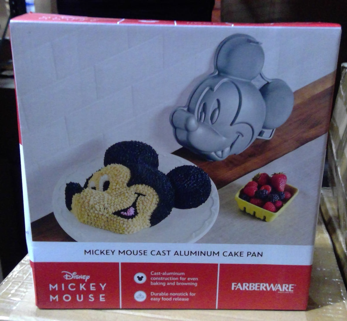 D-L38 FARBERWARE Mickey Mouse Cast Aluminum Cake Pan